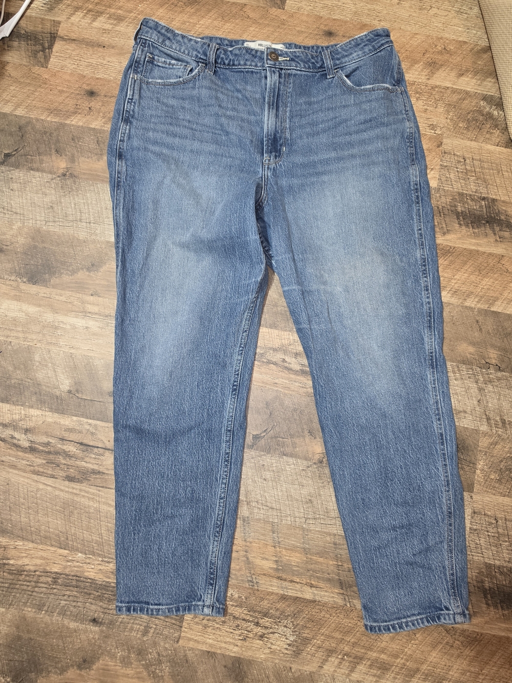 Hollister Medium Wash Boyfriend Jeans in Light Blue